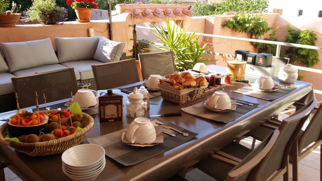 Les Portes Du Soleil Bed & Breakfast Capestang Exterior photo