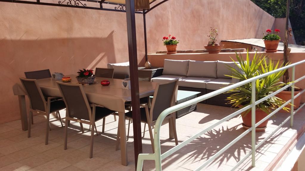 Les Portes Du Soleil Bed & Breakfast Capestang Exterior photo