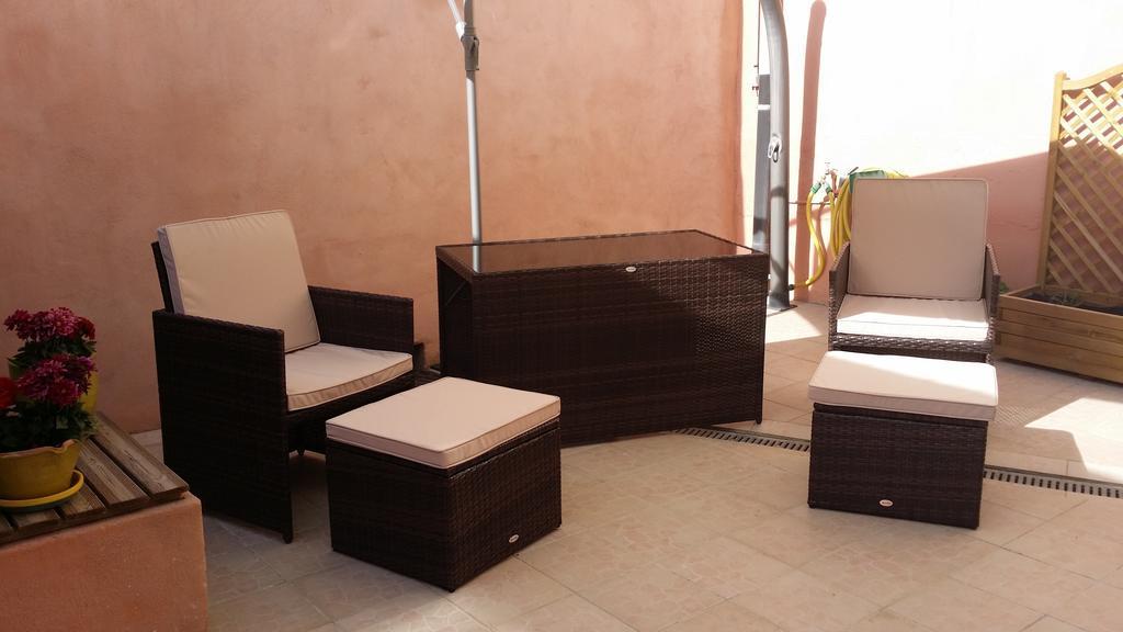 Les Portes Du Soleil Bed & Breakfast Capestang Exterior photo