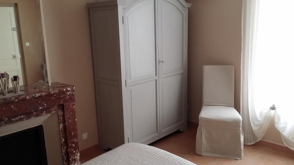 Les Portes Du Soleil Bed & Breakfast Capestang Exterior photo