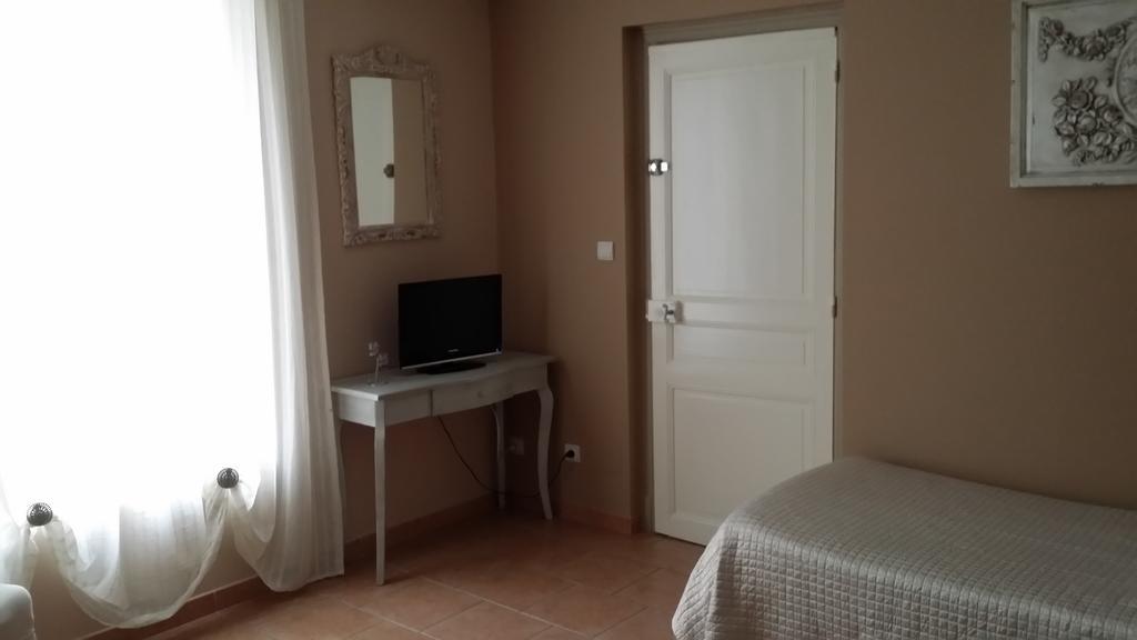 Les Portes Du Soleil Bed & Breakfast Capestang Exterior photo