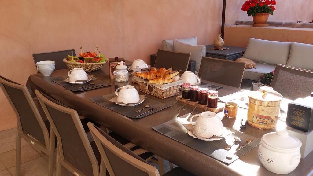 Les Portes Du Soleil Bed & Breakfast Capestang Exterior photo