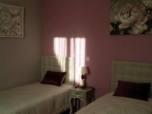 Les Portes Du Soleil Bed & Breakfast Capestang Exterior photo